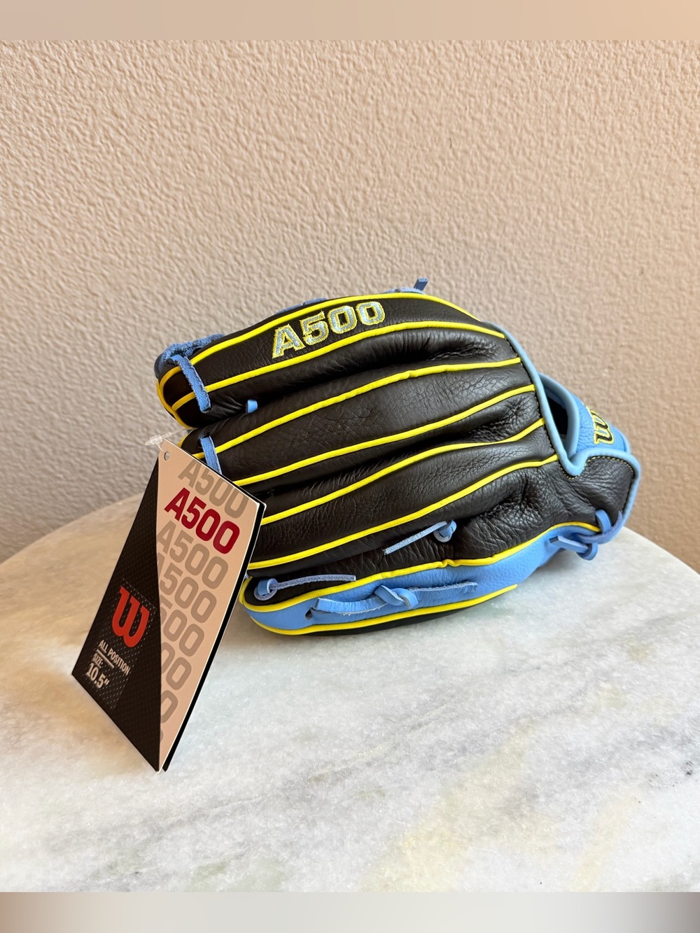 NWT Wilson A500 10.5” Utility Youth Baseball Glove
Right hand glove
